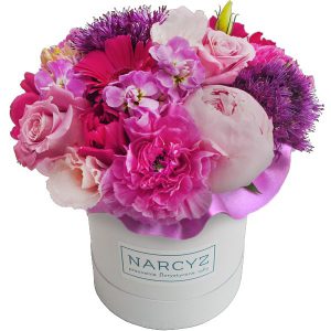 ,,Flowerbox z różowymi kwiatami”